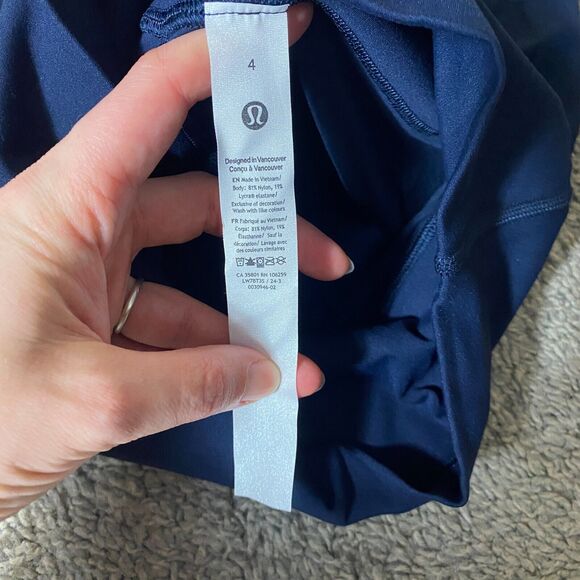 Lululemon Size 4 Align Short High Rise 6" True Navy Blue - Picture 6 of 6